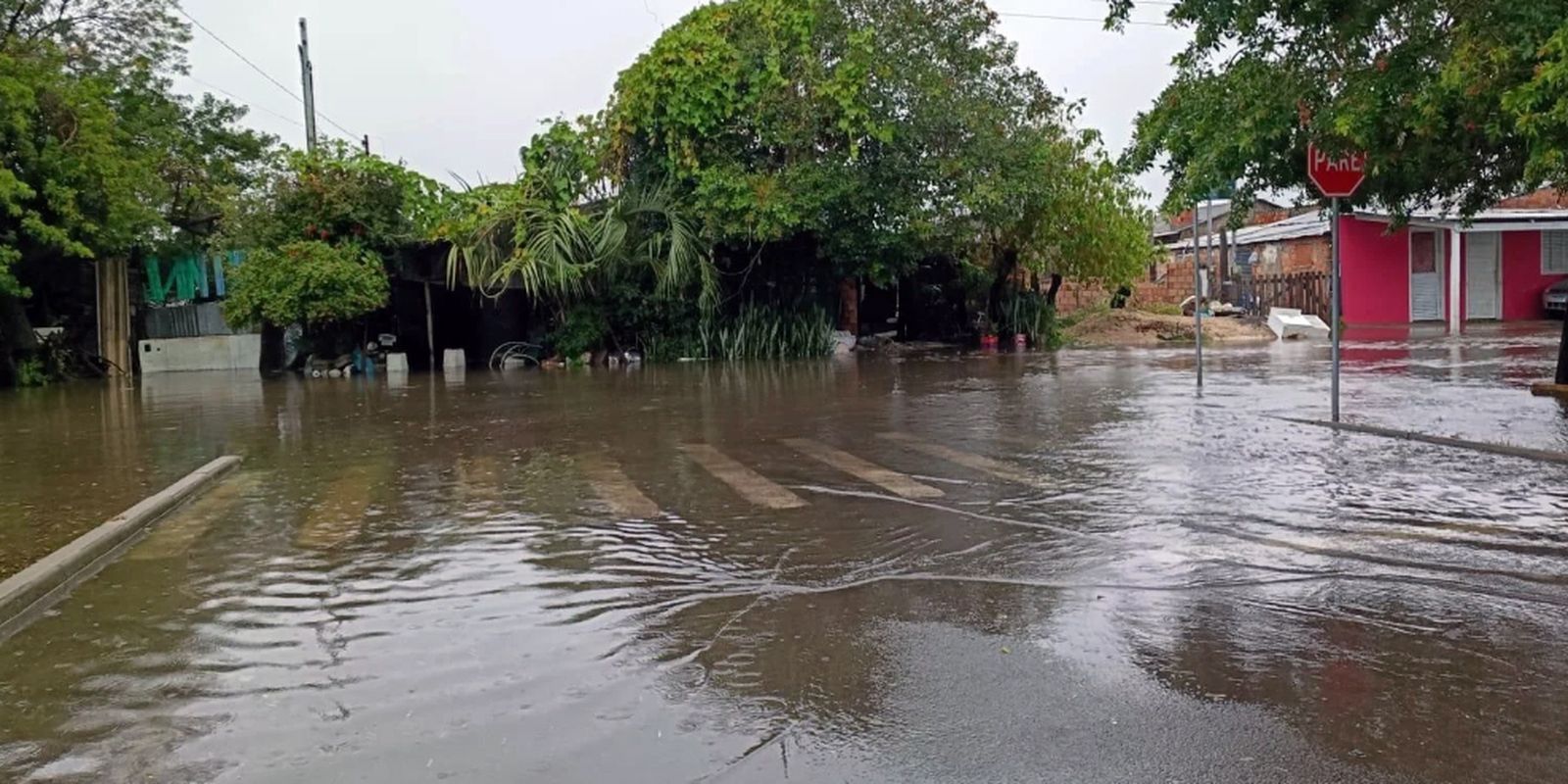 temporal-no-rs-deixa-desalojados-e-provoca-danos-em-19-cidades